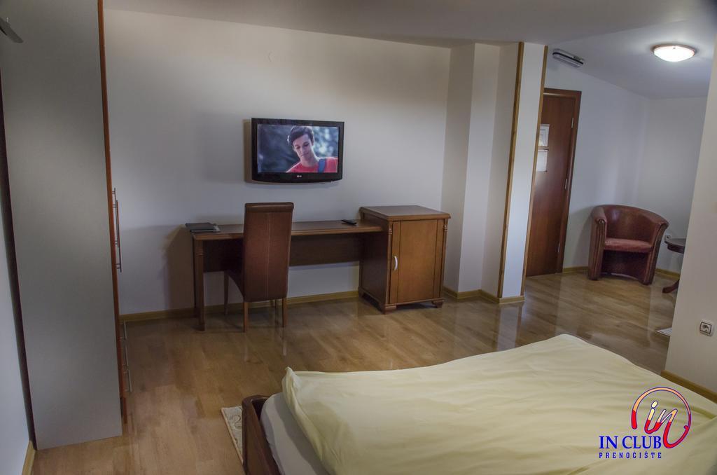 Apartment And Rooms In Club Indija 외부 사진