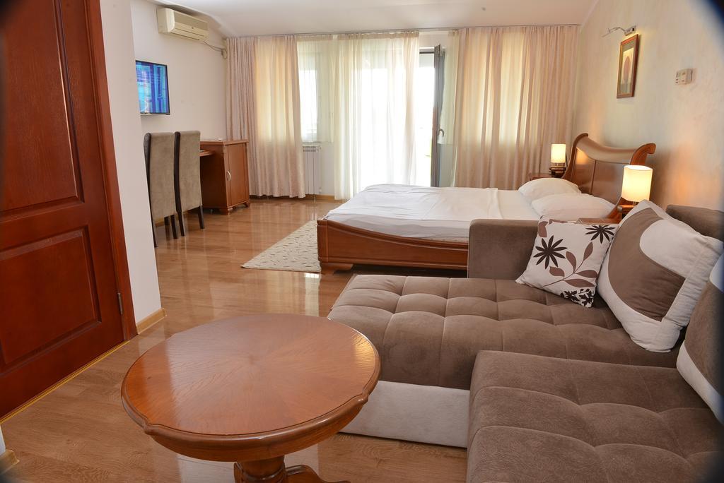 Apartment And Rooms In Club Indija 외부 사진