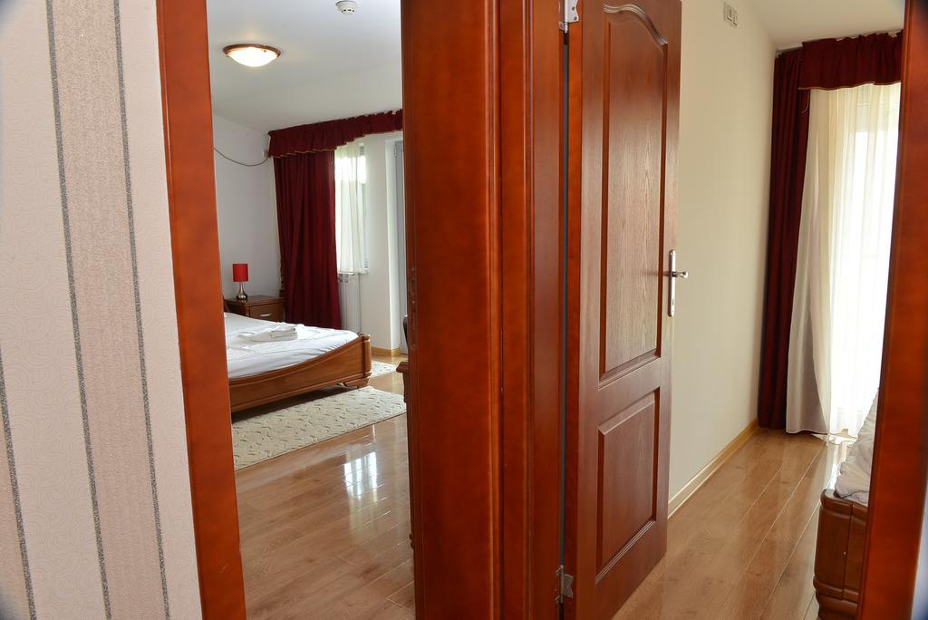 Apartment And Rooms In Club Indija 외부 사진