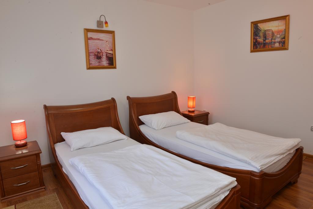 Apartment And Rooms In Club Indija 외부 사진